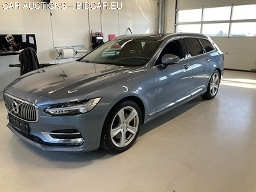 Volvo V90 2.0 D5 235 MOMENTUM AUTO 4WD UA!
