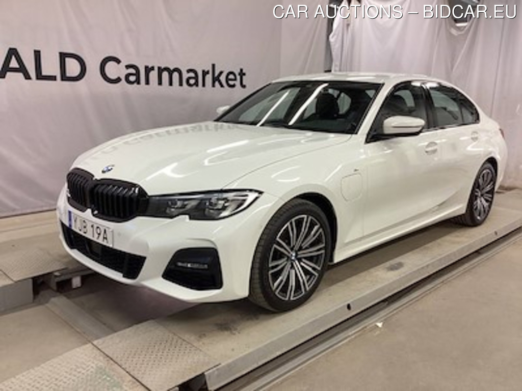 BMW 3-serie 330e M-Sport HiFi ACC Backkamera PLUG-IN