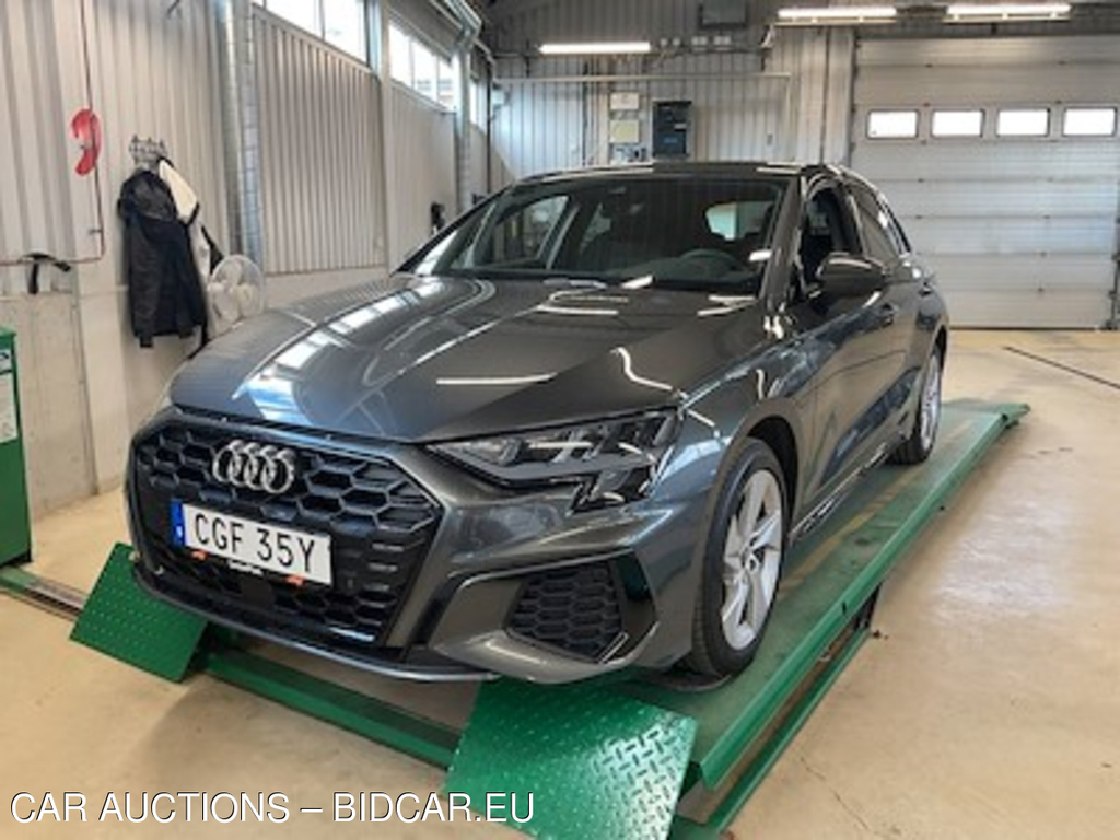 Audi A3 45 tfsi E S-line, Pano, skinn.