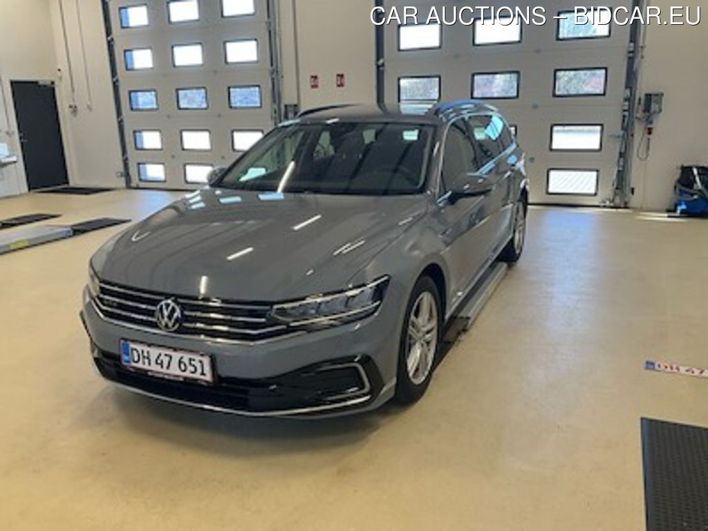 Volkswagen PASSAT 1.4 TSI GTE HIGH PLUG-IN HYBRID DSG VARIANT UA!