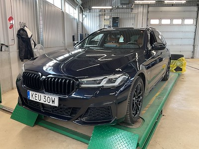 BMW 5-SERIE 530e xDrive Touring M Sport Shadow Innovation HuD Display Key Drag HiFi Kamera Skinn PLU-IN