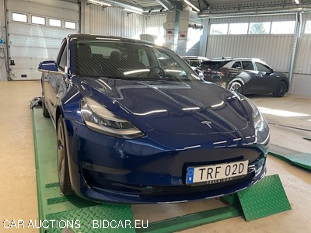 Tesla Model 3 Long Range AWD Dragkrok !TWO BAD SUMMER TIRES!
