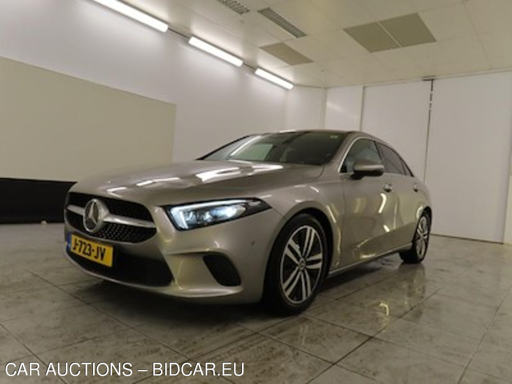 Mercedes-Benz A-klasse limousine A 200 7G-DCT Business Solution Luxury 4d