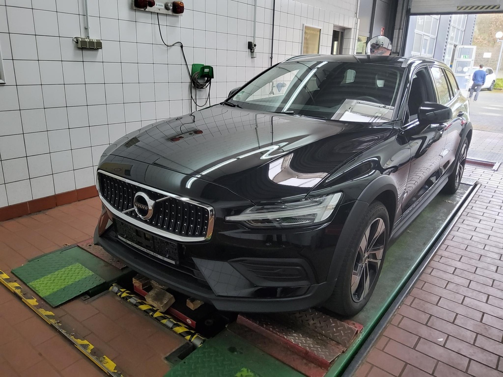 Volvo V60 CROSS COUNTRY B4 D AWD GEARTRONIC Pro, 2022