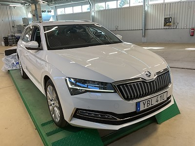 Skoda SUPERB iV 218 Plug-In Style Business Adventure Drag Varmare