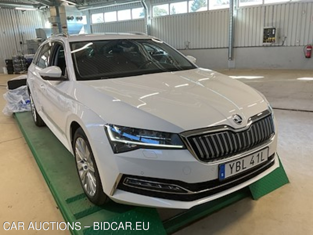 Skoda SUPERB iV 218 Plug-In Style Business Adventure Drag Varmare