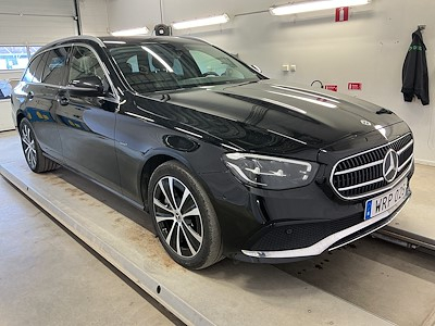 Mercedes-Benz E-class 300 T DE !NO SUMMER TIRES! Se Edition Widescreen Navi