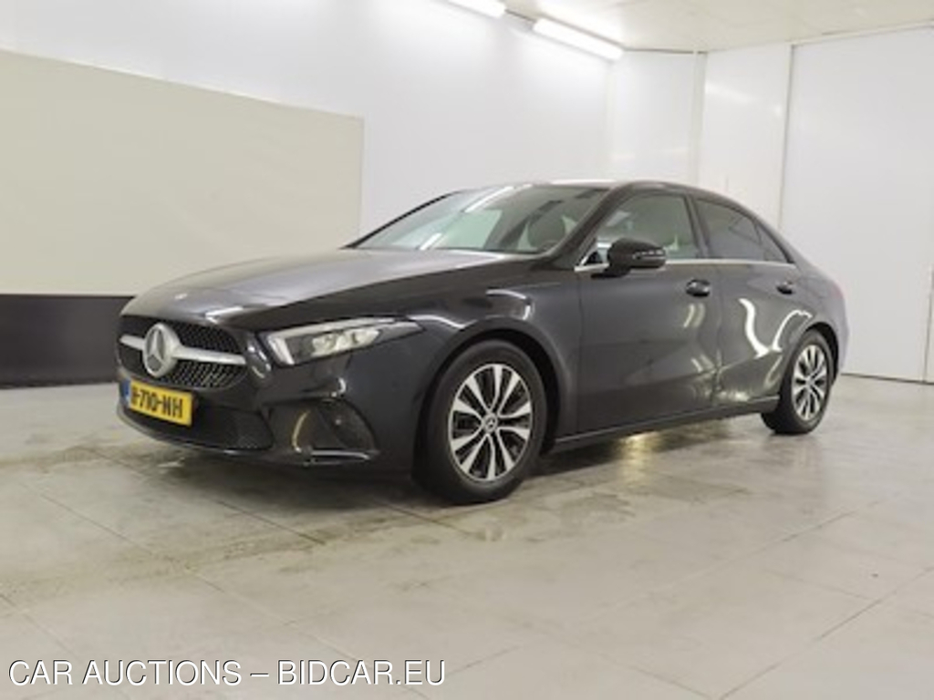 Mercedes-Benz A-klasse limousine A 180 7G-DCT Business Solution Plus 4d