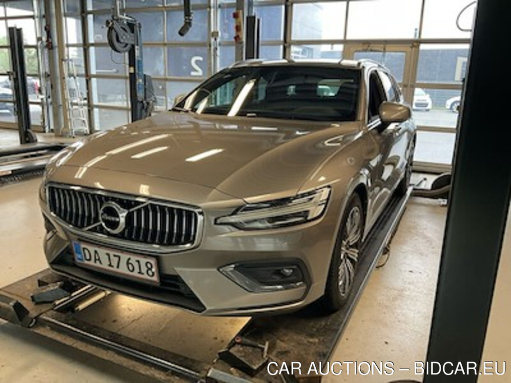 Volvo V60 2.0 B4 D 197 INSCRIPTION VBL AUTO UA!