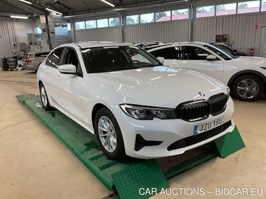 BMW 320i sedan !READ THE TEST PROTOCOL! Connected Drag Navi