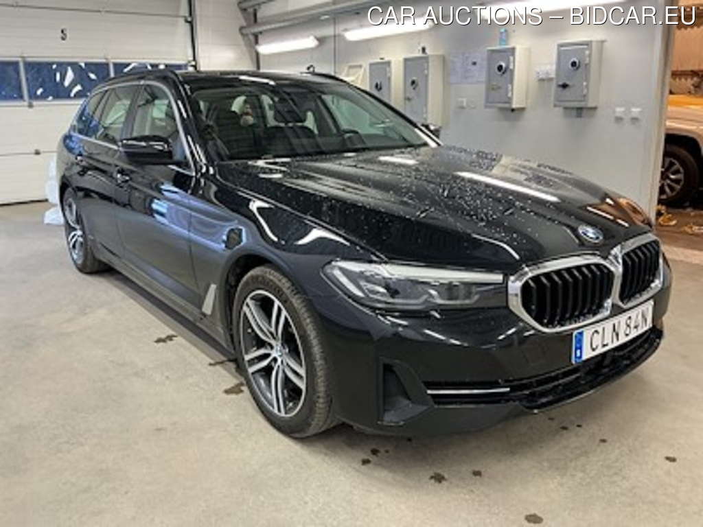 BMW 5-serie 520d Touring xDrive Connected Display Key Skinn Kamera Drag Navi