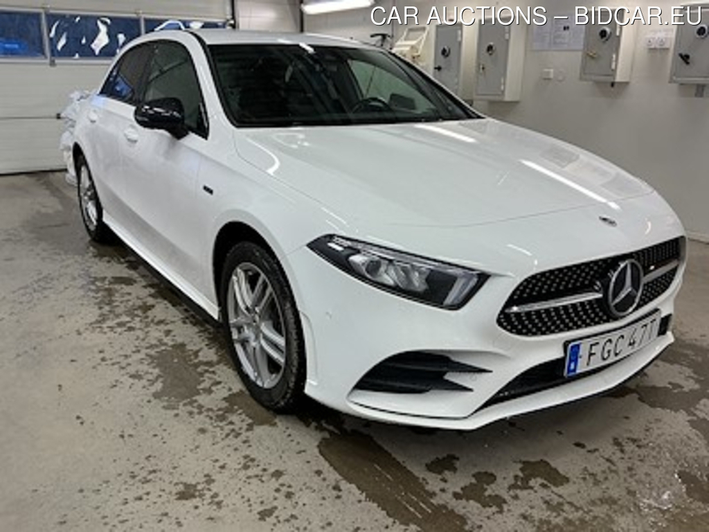 Mercedes-Benz A-Klass 250 e AMG Sport Widescreen Varmare Navi