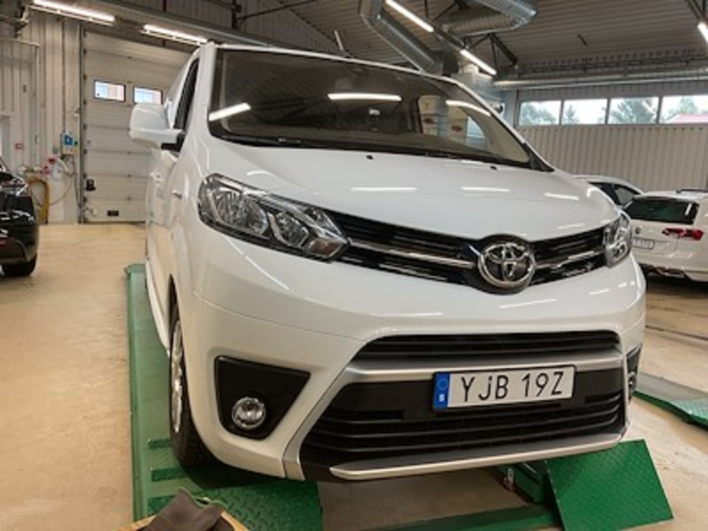 Toyota Proace Electric 50 kWh Comfort Plus Drag 3-Sits Navi Auto