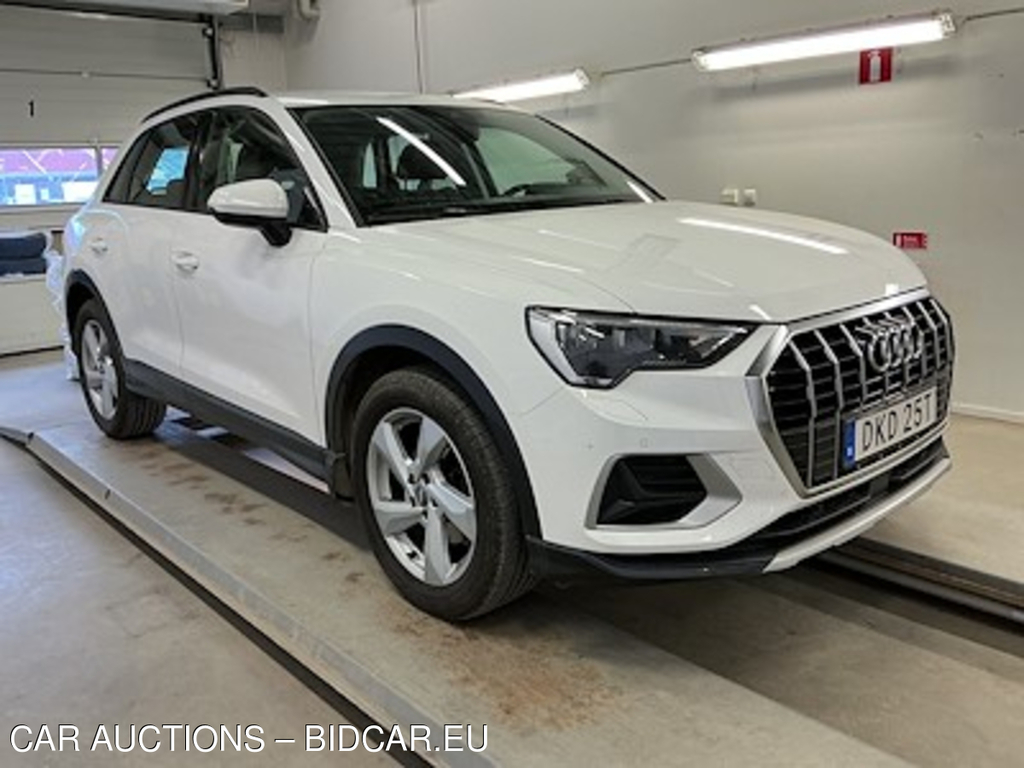 Audi Q3 35 TFSI Proline Adv Alpin Cockpit Drag