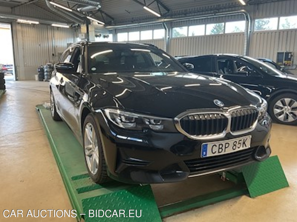 BMW Series 3 330e Touring Sport Line HiFi Kamera Navi !NO SUMMER TIRES!