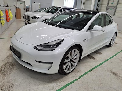 Tesla Model 3 Performance mit Dualmotor-Allradantrieb