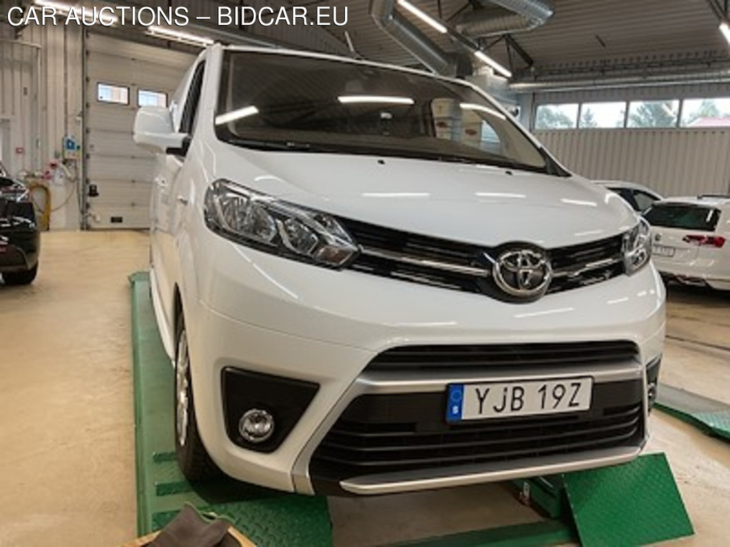 Toyota Proace Electric 50 kWh Comfort Plus Drag 3-Sits Navi Auto