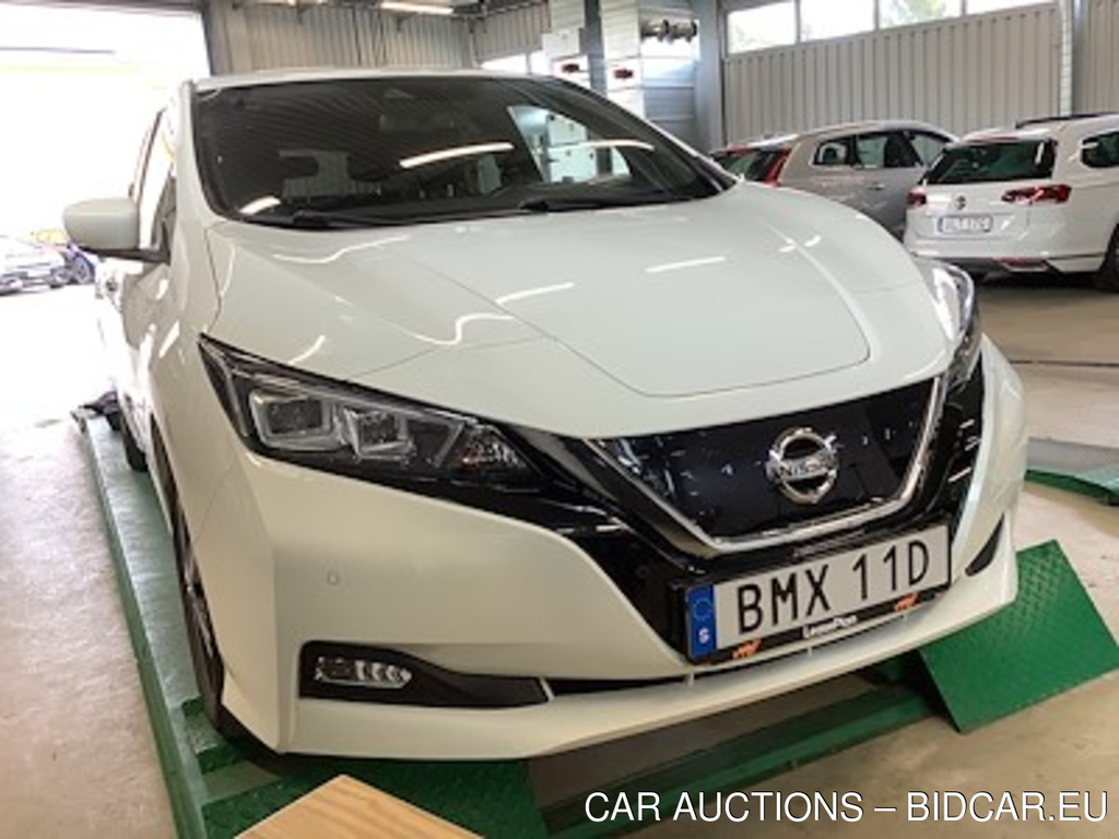 Nissan LEAF N-Connecta 40 kWh **FIRST REGISTER DATE 2021-02-15**