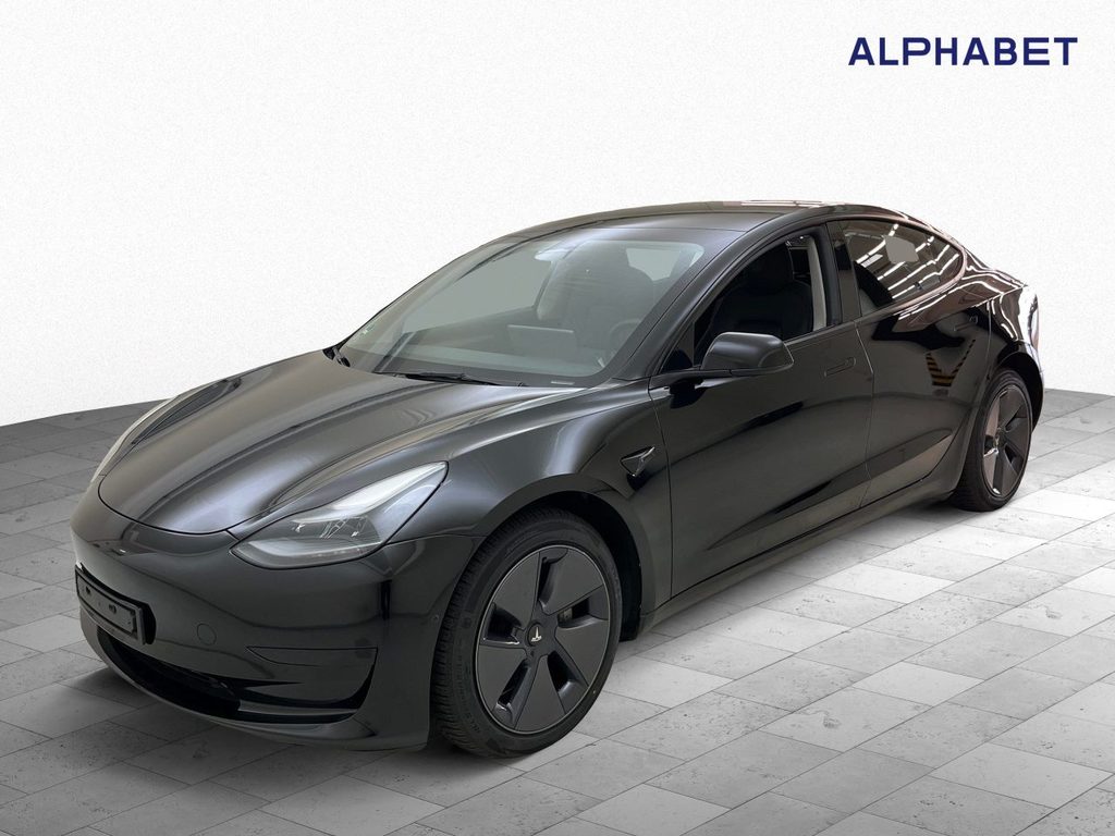 Tesla Model 3 Standard Reichweite Plus Hinterradantrieb, 2022