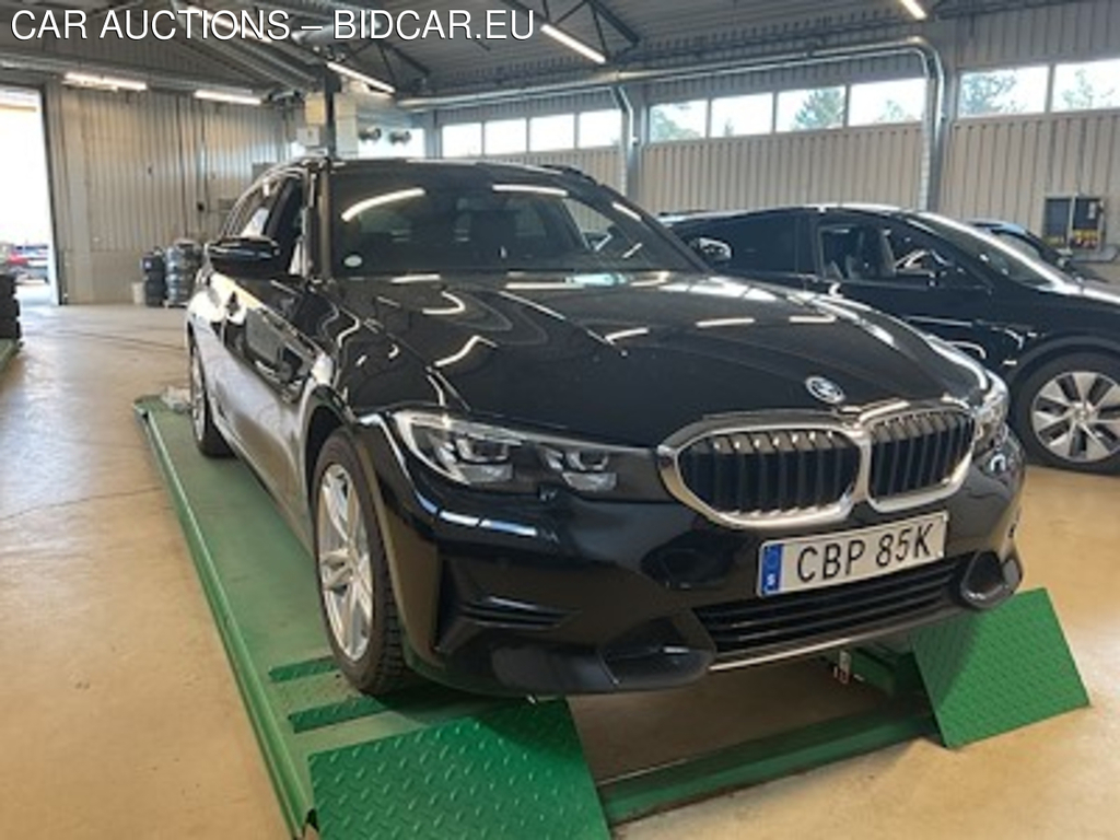 BMW Series 3 330e Touring Sport Line HiFi Kamera Navi !NO SUMMER TIRES!