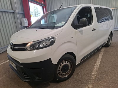 Toyota PROACE PROACE Combi Medium 1.5 120 D-4D Dynamic MY20