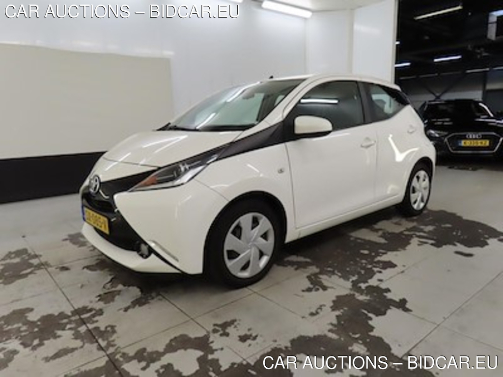 Toyota Aygo 1.0 VVT-i x-nav 5d