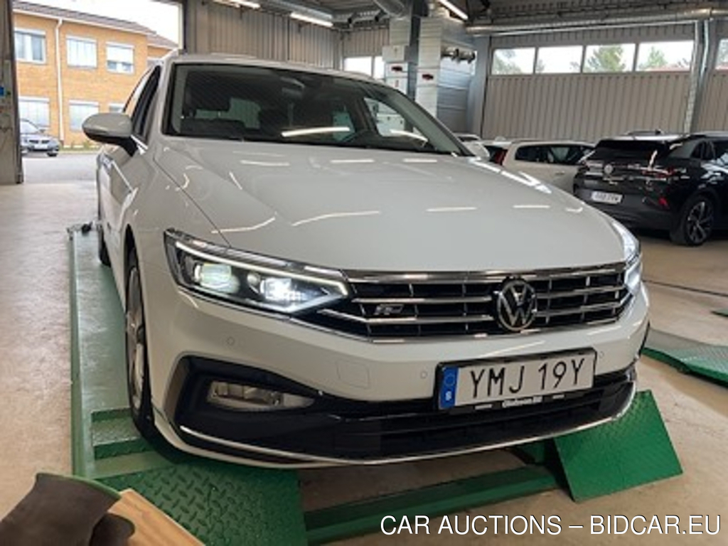 Volkswagen Passat 2.0 TDI 4Motion R-Line GT Cockpit Drag Navi