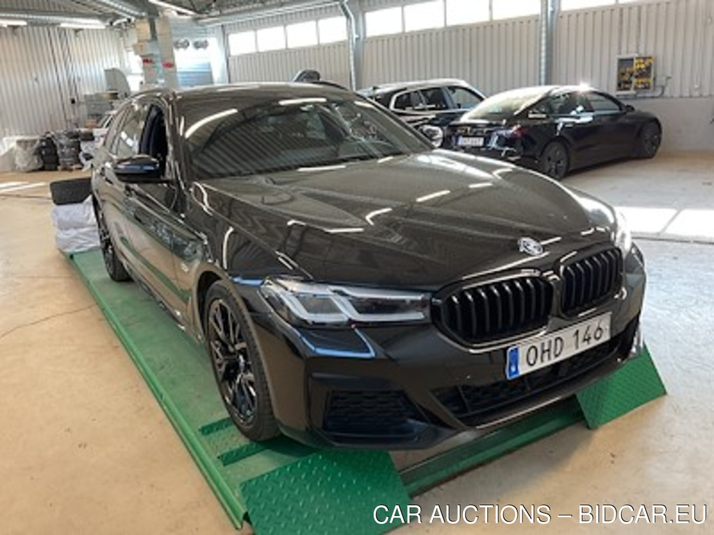 BMW 5-serie 530e Touring xDrive M Sport Innovation Display Key HiFi HuD Kamera