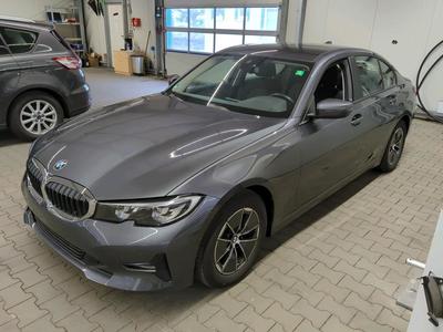 BMW 318D - Advantage, 2022