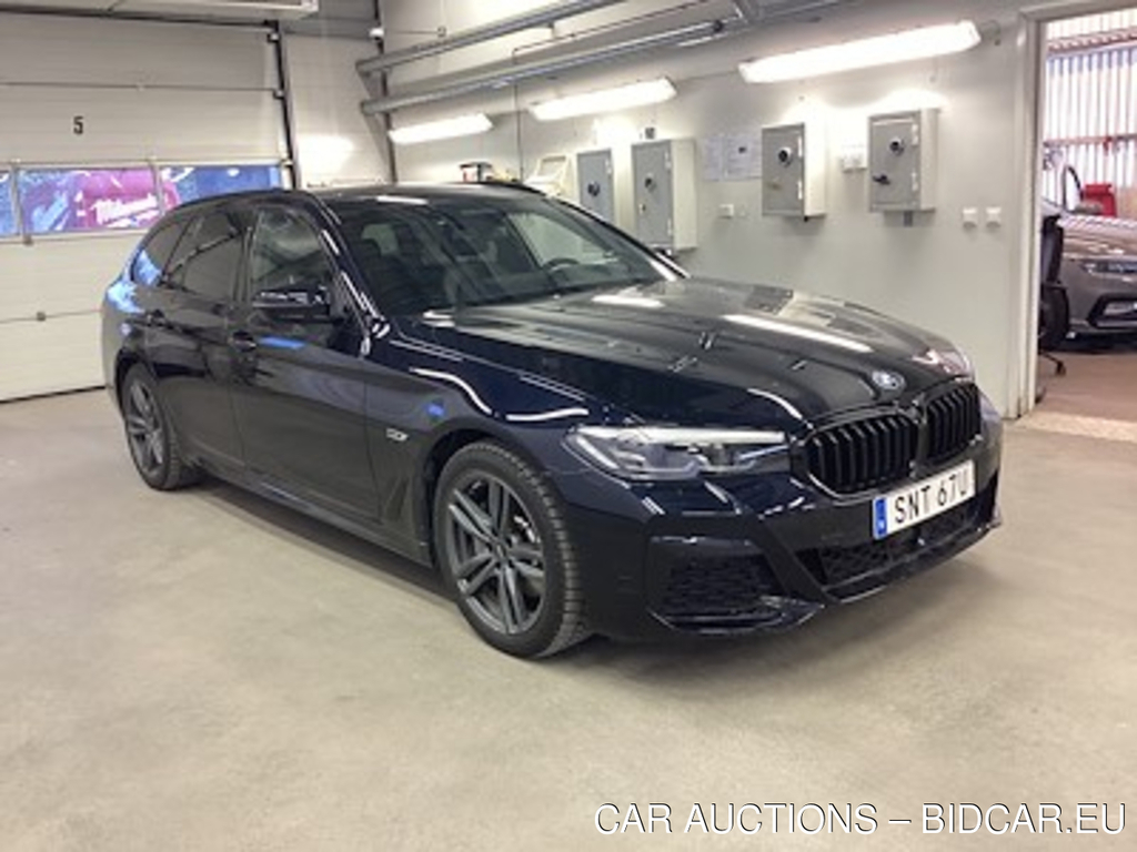 BMW 530e touring xdrive M Sport Skinn Panorama Kamera Drag HiFi