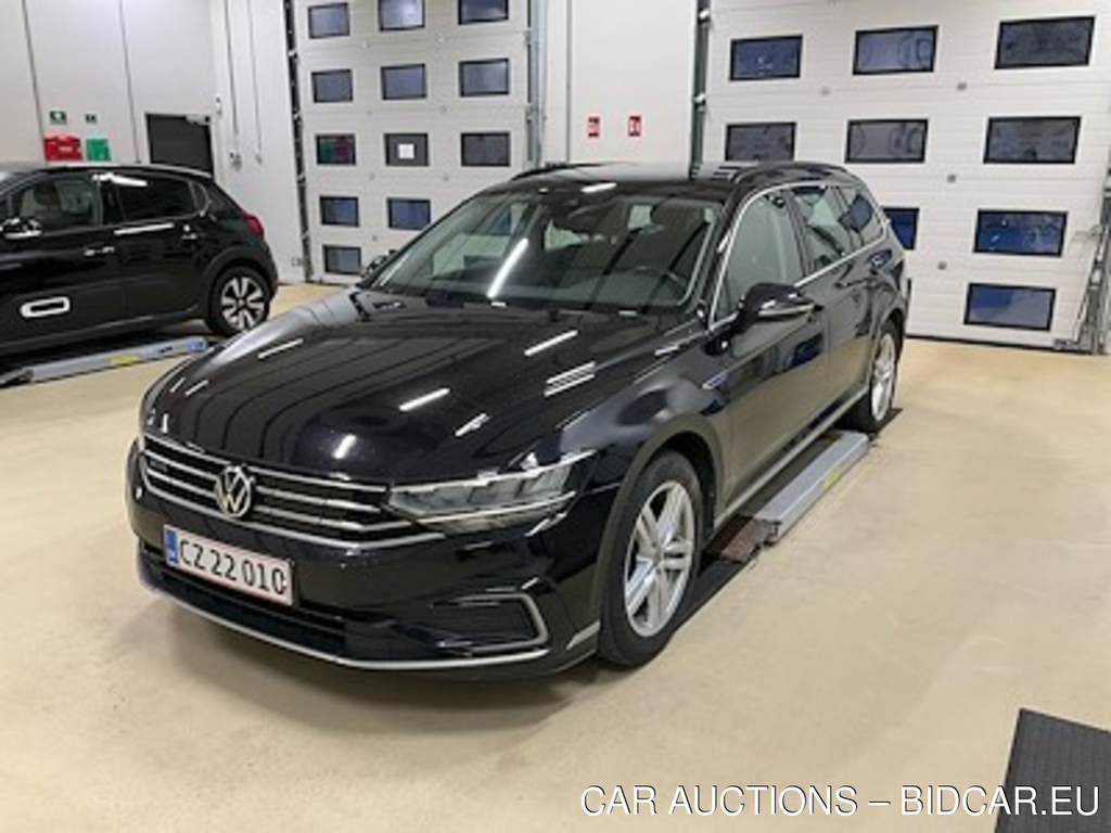 Volkswagen PASSAT 1.4 TSI GTE PLUS PRO P-IN HYBRID DSG VAR UA!