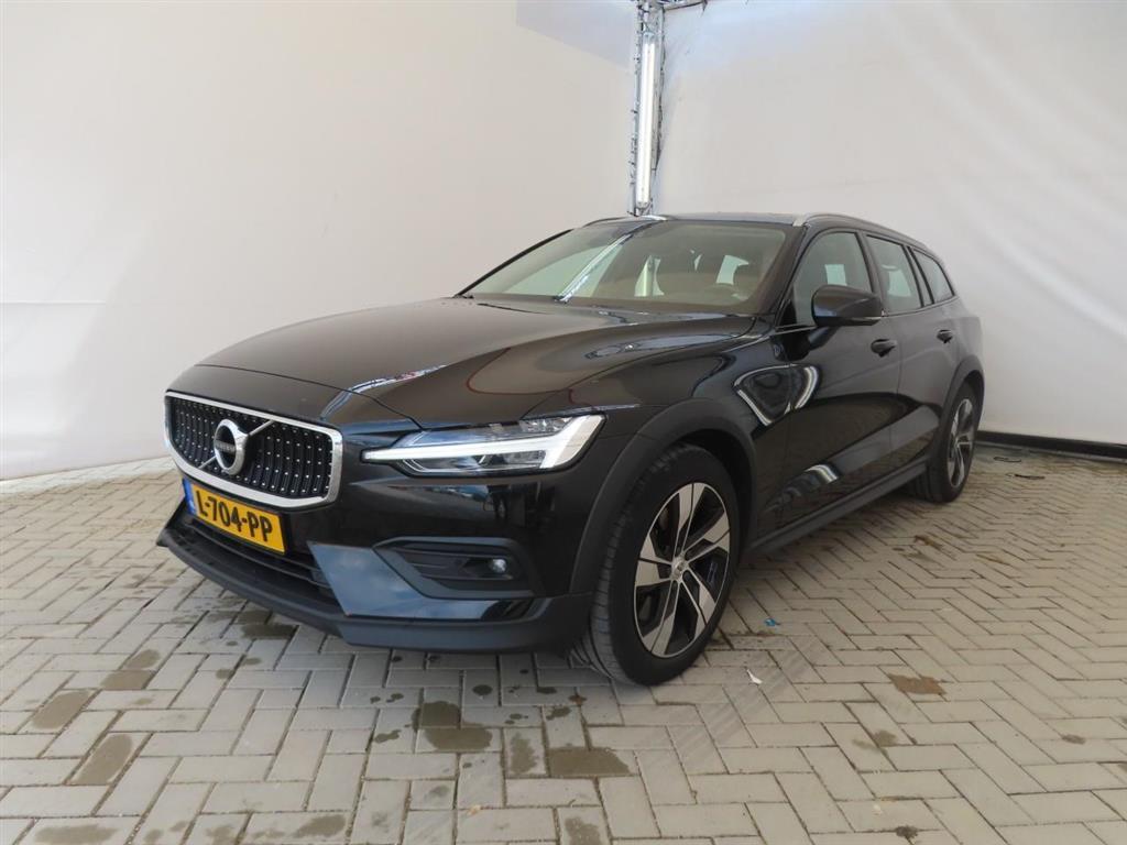 Volvo V60 cross country 2.0 B5 AWD PRO, 2021