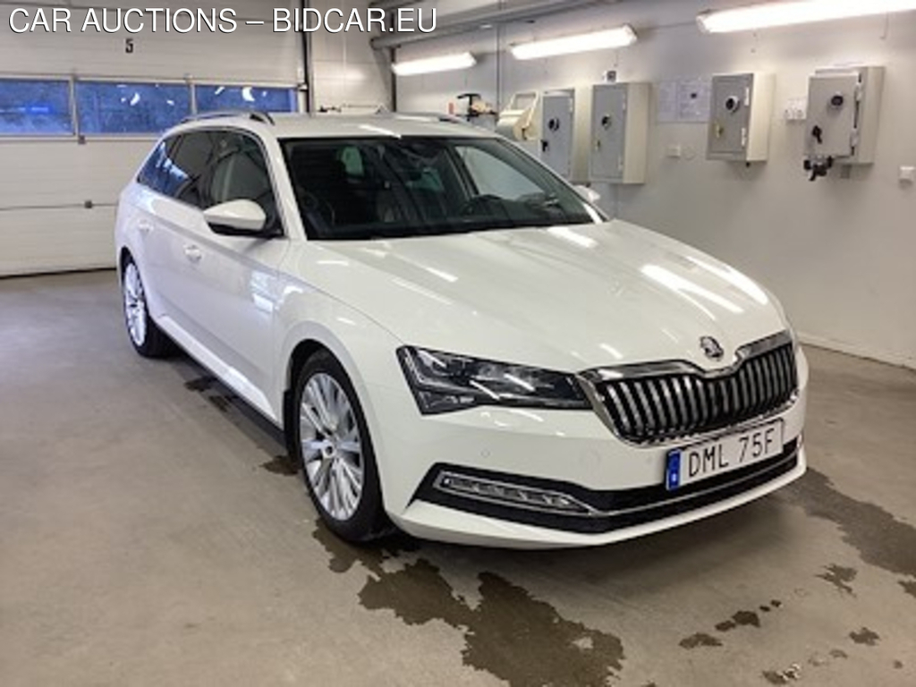 Skoda Superb Kombi 2.0 TDI 4x4 Business Style Skinn Kamera Drag Varmare