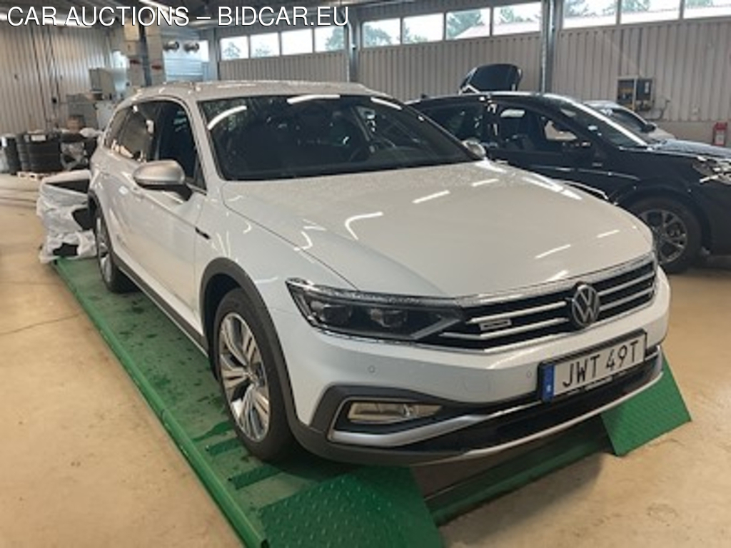 Volkswagen PASSAT Alltrack 2.0 TDI 4Motion 200HK Executive Drag Paket HuD Cockpit Varmare Navi