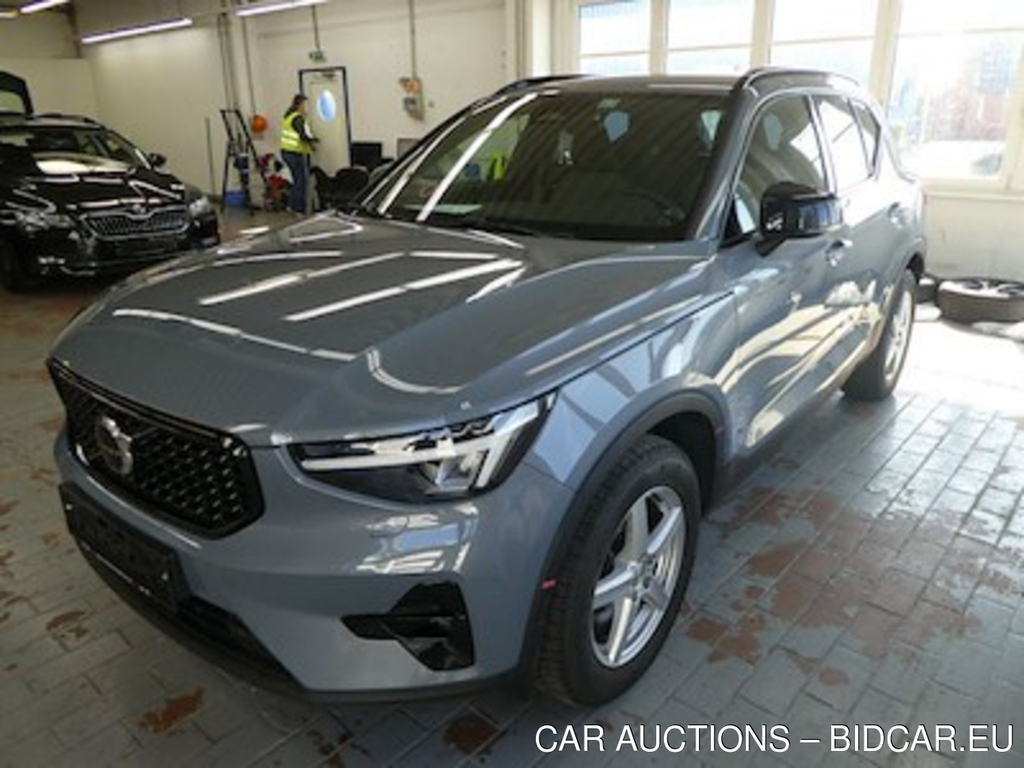 Volvo XC40 2.0 B3 P PLUS DARK DCT