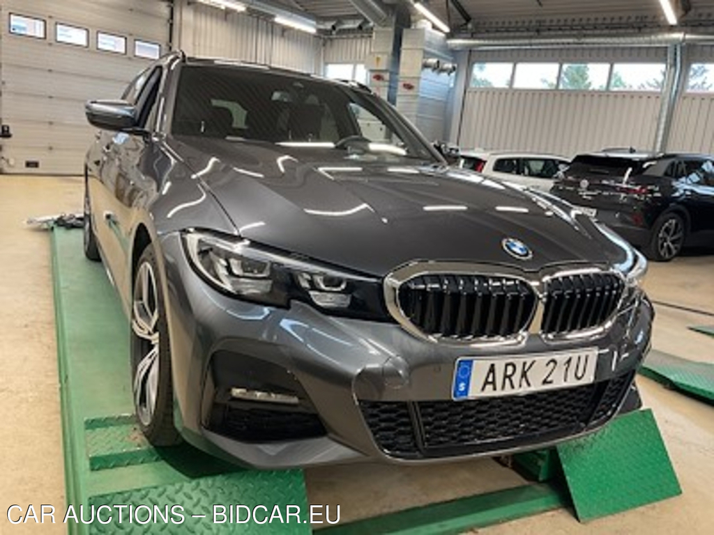 BMW Series 3 330e xDrive Touring M Sport Skinn PDC