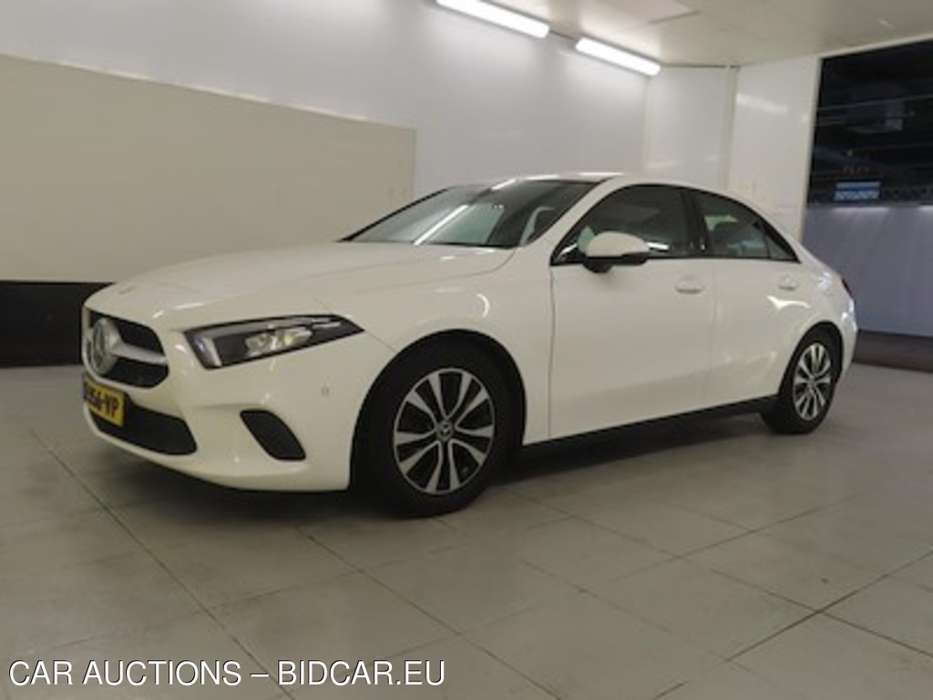 Mercedes-Benz A-klasse limousine A 180 7G-DCT Business Solution 4d