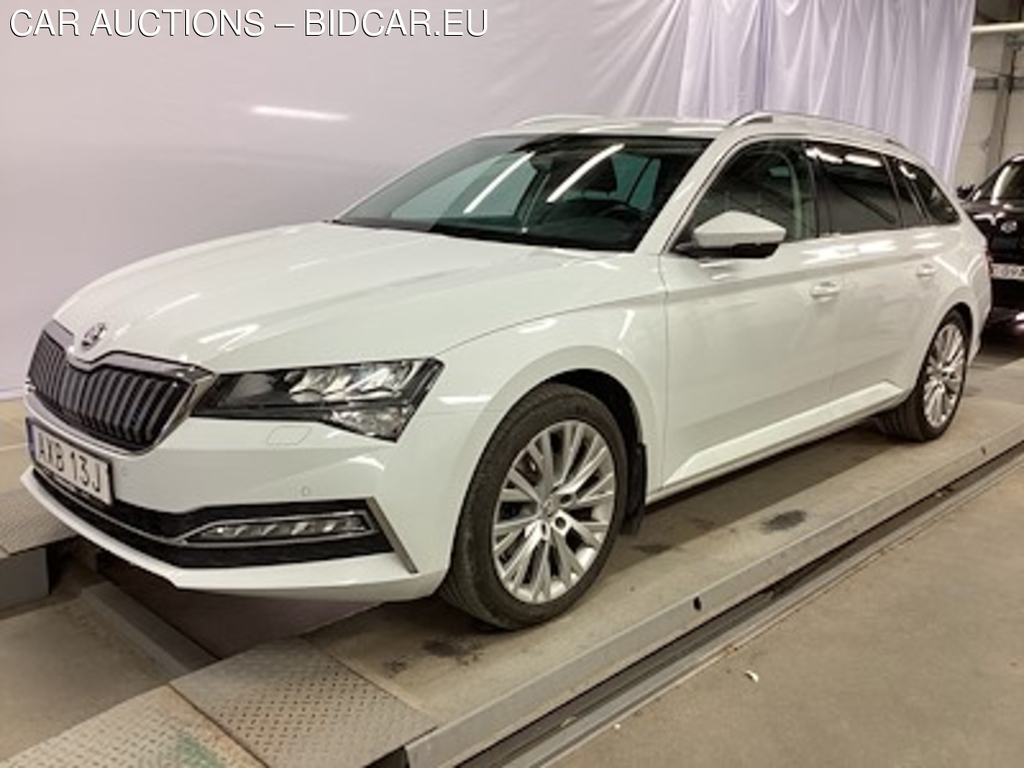 Skoda SUPERB V Kombi 1.4 Plug-In Cockpit Varmare Skinn Drag