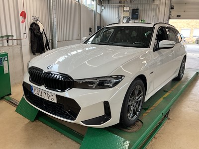 BMW Series 3 330e xDrive Touring M Sport Pro Rattvarme Travel Entertainment Adaptiva LED