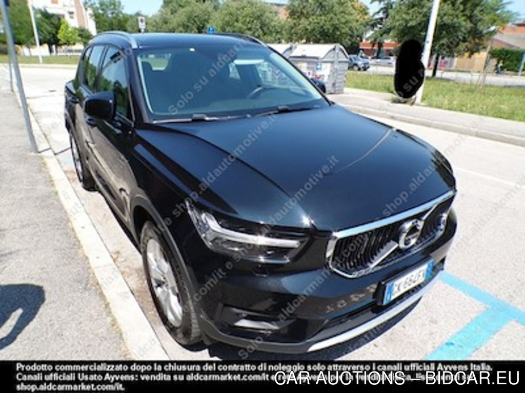 Volvo xc40 B4 awd automatico momentum -