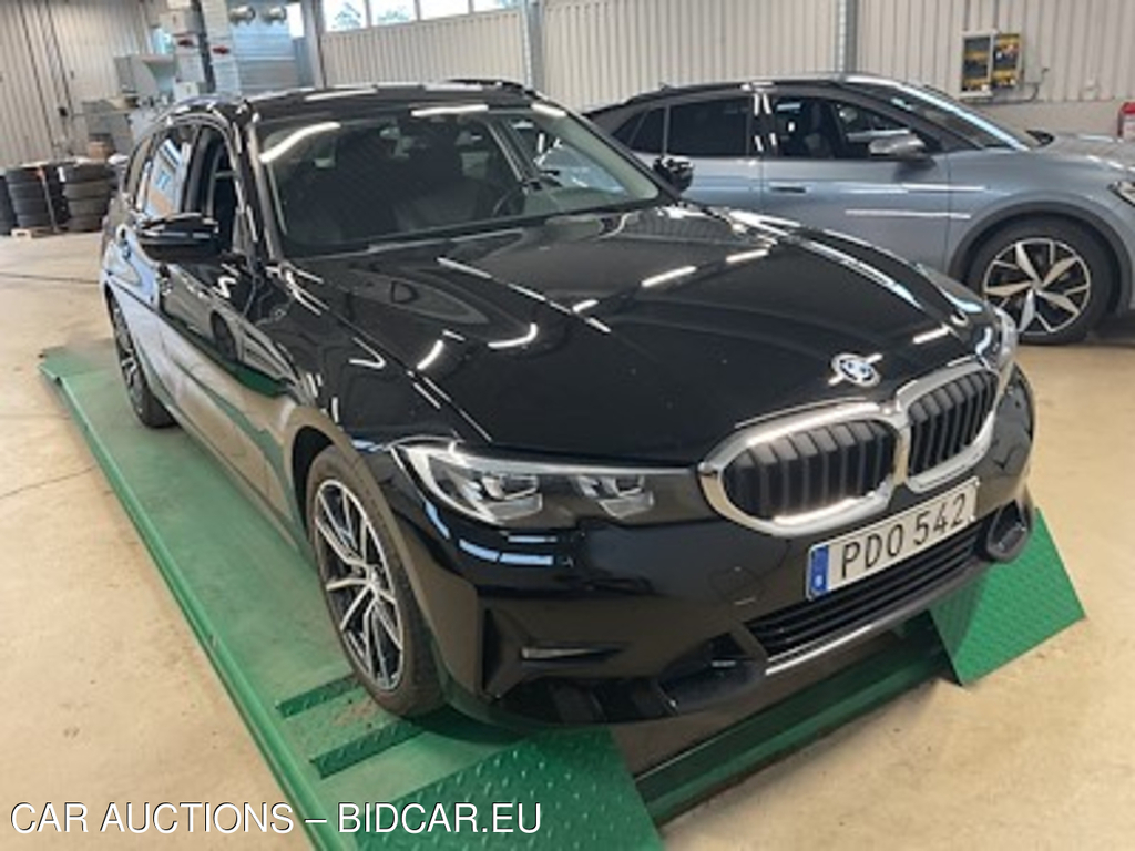 BMW Series 3 330e Touring Sport Line Drag HiFi Navi