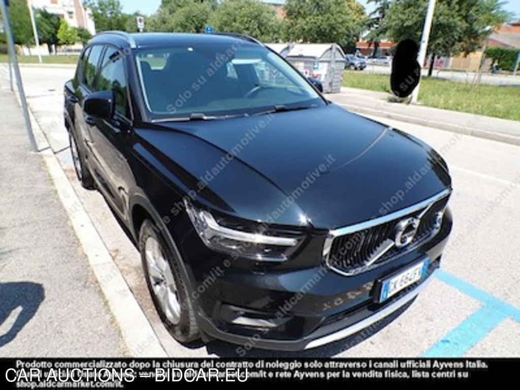Volvo xc40 B4 awd automatico momentum -