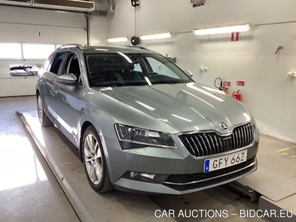 Skoda Superb Kombi 2.0 TDI 4x4 Business Style Cockpit Skinn Drag Kamera **TEST LINK BELOW**