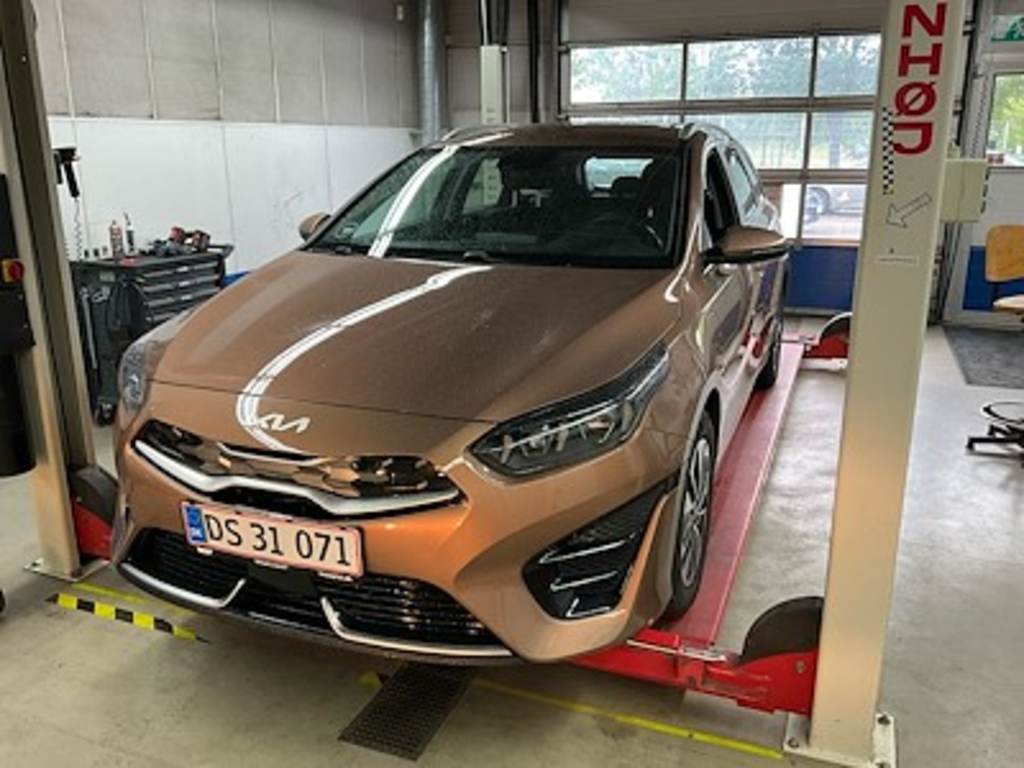 Kia Ceed 1.6 Gdi Phev 141 Prestige Dct MY22 UA!