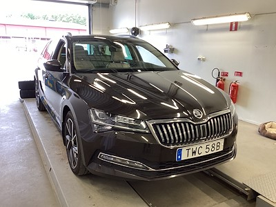 Skoda Superb Kombi 2.0 TDI 4x4 Business Edition Style Drag Paket Panorama Cockpit Varmare Skinn
