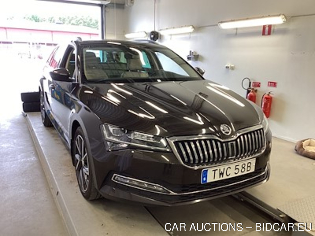 Skoda Superb Kombi 2.0 TDI 4x4 Business Edition Style Drag Paket Panorama Cockpit Varmare Skinn