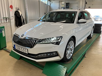 Skoda SUPERB iV Kombi 1.4 Plug-In Business Edition Style Drag Paket Skinn Cockpit Varmare
