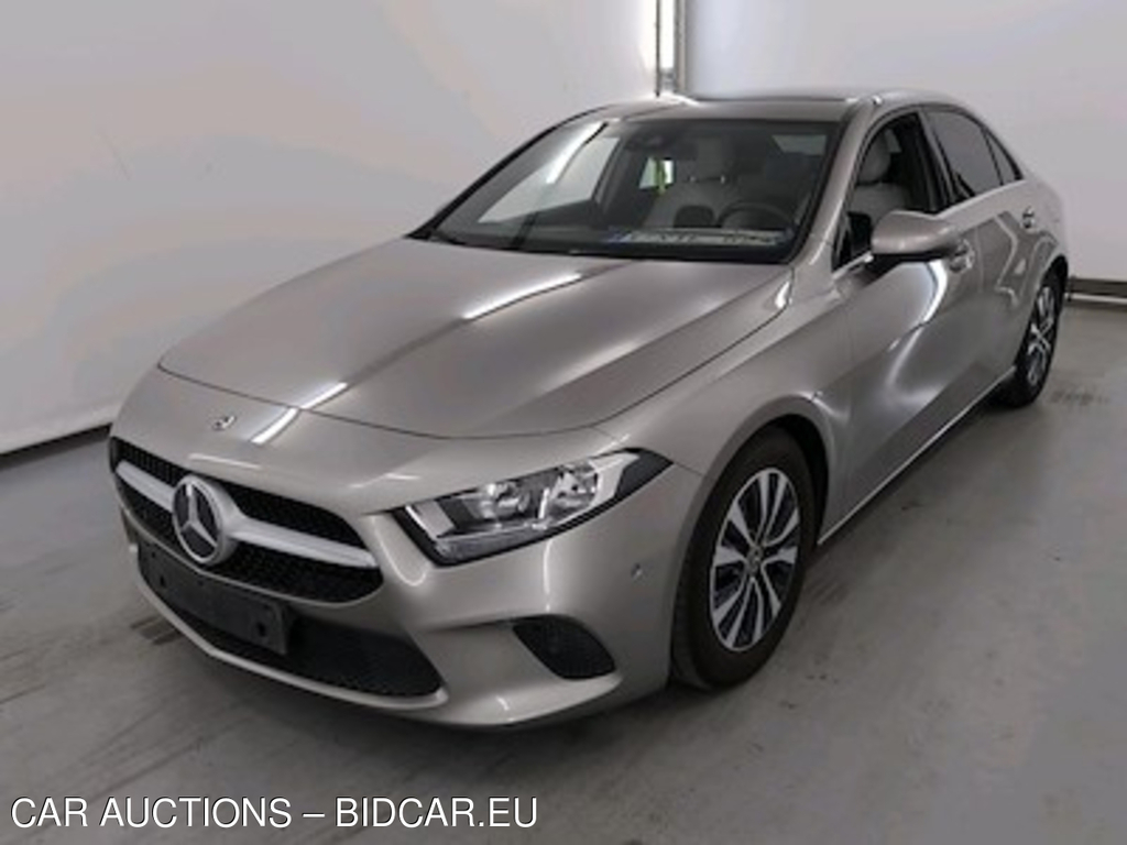 Mercedes-Benz Class A sedan diesel v177 A 180 d Business Solution Warmtewerend donkergetint glas rondom vanaf B-st.