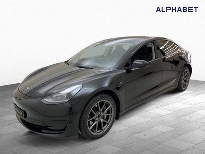 Tesla Model 3 Standard Reichweite Plus Hinterradantrieb, 2022