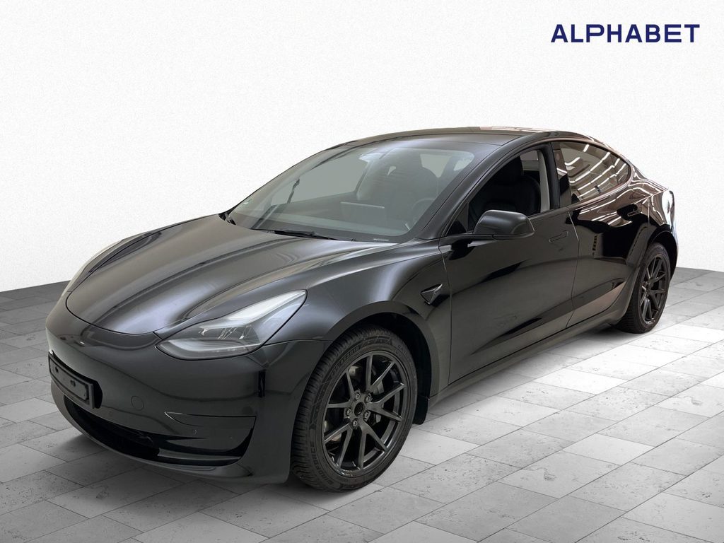 Tesla Model 3 Standard Reichweite Plus Hinterradantrieb, 2022